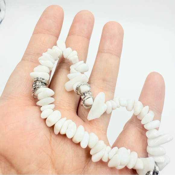 Kinsley Armelle Elegant White Quartz Beaded Bracelet - Picture 3 of 5